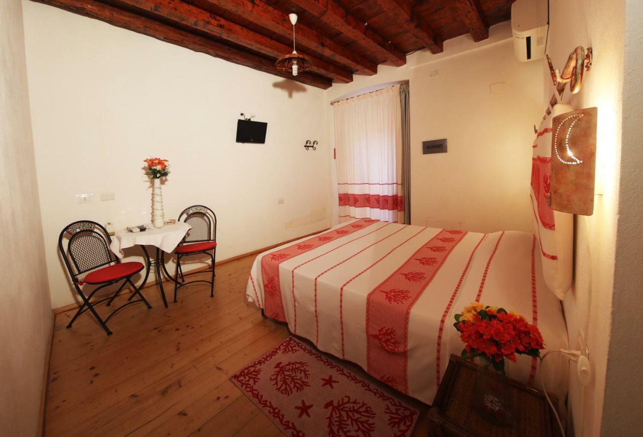 Bed and Breakfast Note Sulla Piazza Cagliari Zewnętrze zdjęcie
